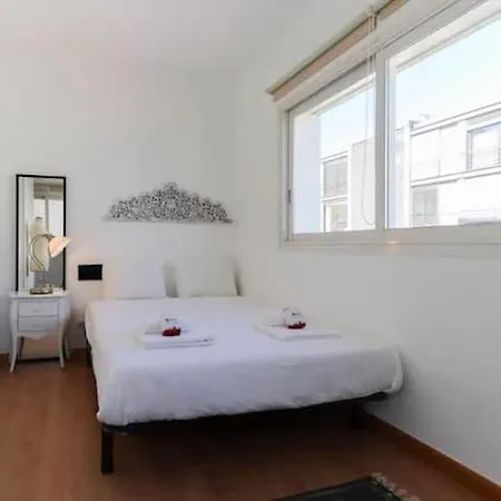 Parque Nacoes Flat W Parking Lisbon